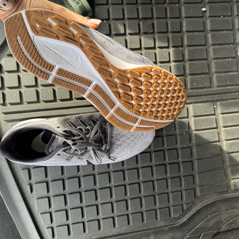 Nike Pegasus Sneakers - Picture 3 of 4